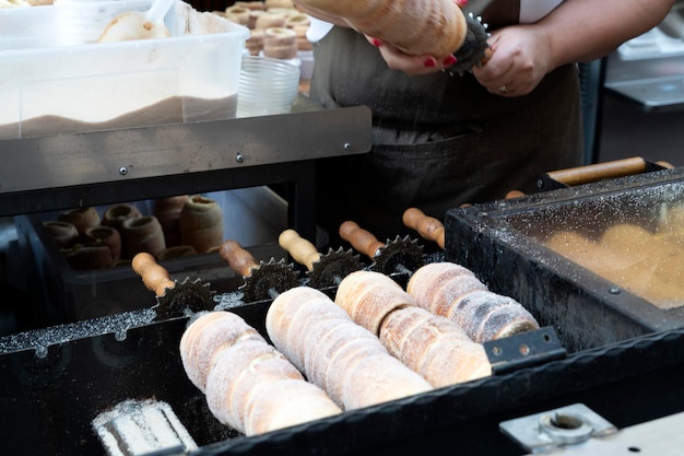 Tradycyjny komin Trdelnik z Pragi