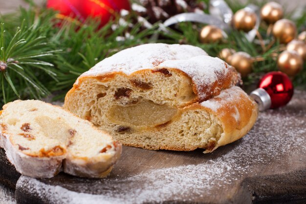 Tradycyjny świąteczny Stollen