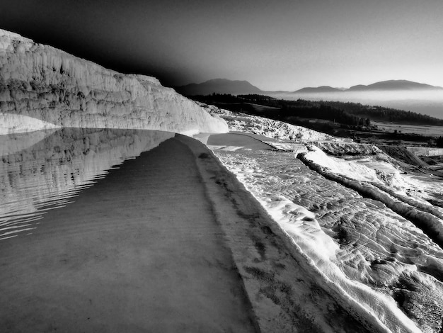 Zdjęcie trawertowe baseny w pamukkale