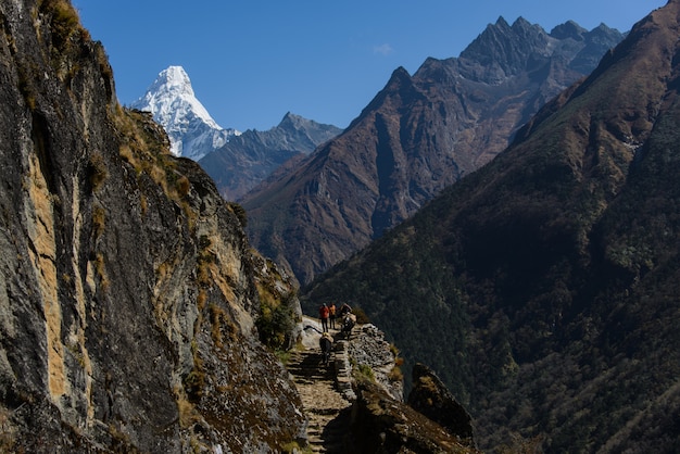 Trekking w Nepalu w Himalajach