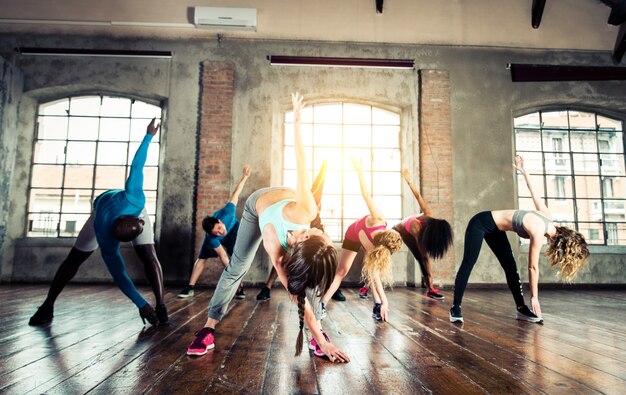 Zdjęcie trening w siłowni fitness