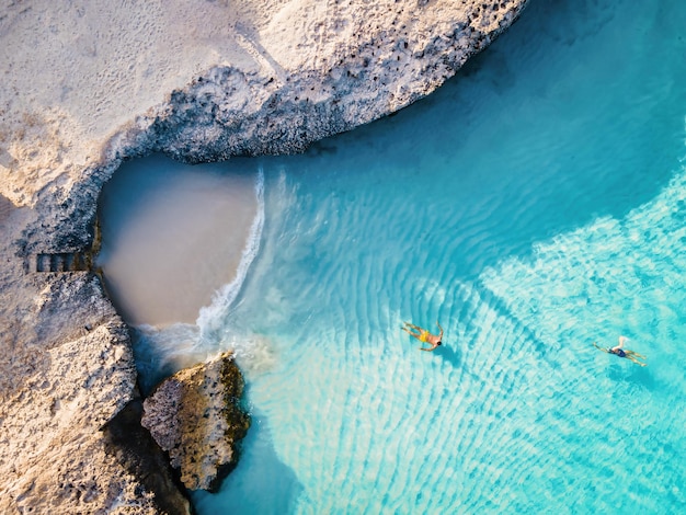 Trespi Steps Triple Steps Beach Aruba popularna plaża wśród miejscowych i turystów