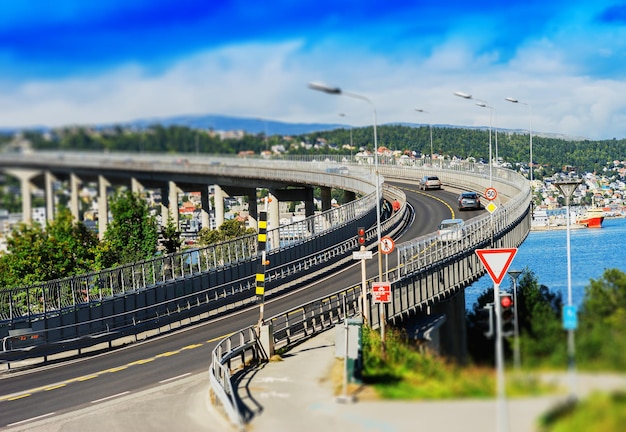 Tromso koronkowy most transportowy z przesunięciem w tle hd