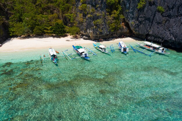 Tropikalna plaża w El Nido, Palawan, Filipiny