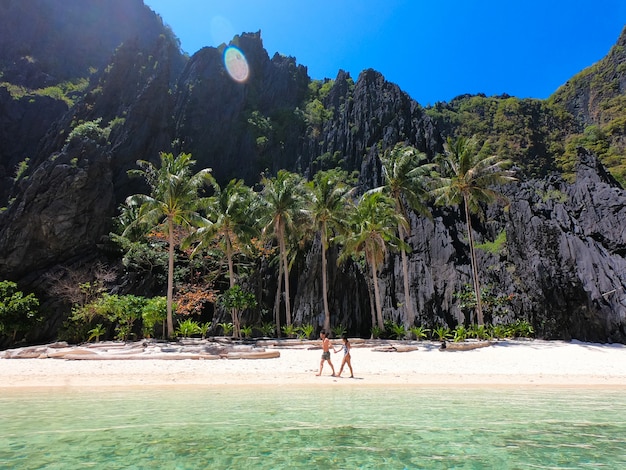 Tropikalna plaża w El Nido, Palawan, Filipiny