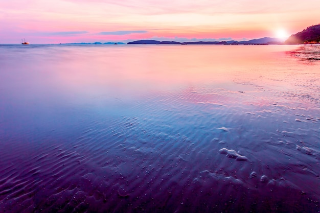 Tropikalna plaża w prowincji Krabi