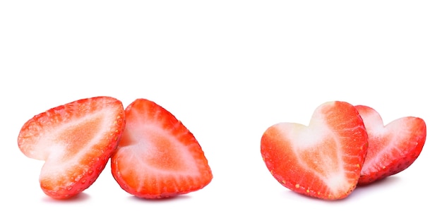 Truskawka jagoda kształt serca na białym tle
