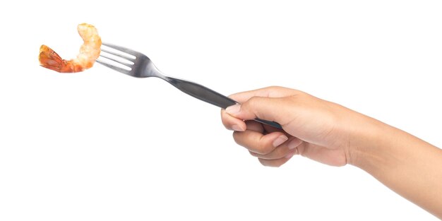 Zdjęcie trzymając widelec, jedząc krewetki z grilla na białym tle