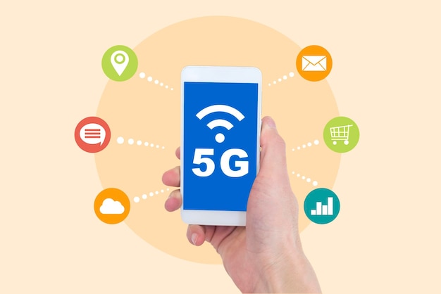 Trzymanie obrazu koncepcyjnego telefonu komórkowego 5G