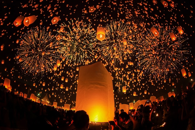 Tudongkasatarn jest miejscem ceremonii pływających lamp