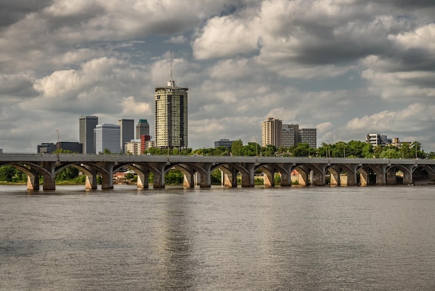 Tulsa Skyline z rzeką Arkansas