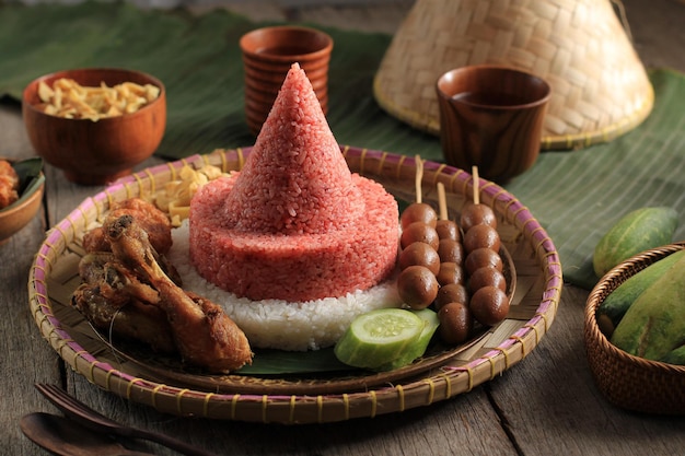 Zdjęcie tumpeng merah putih