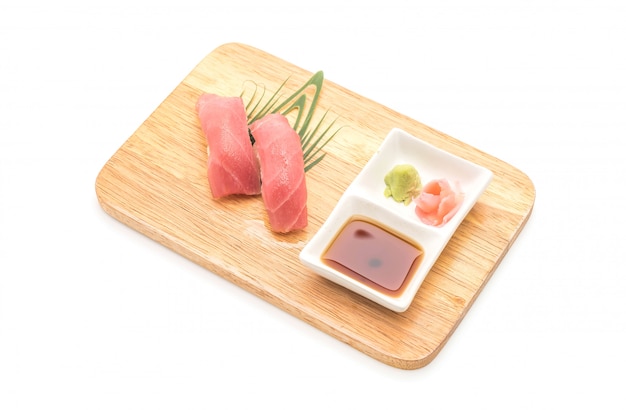 tuńczyk nigiri sushi - japoński styl jedzenia