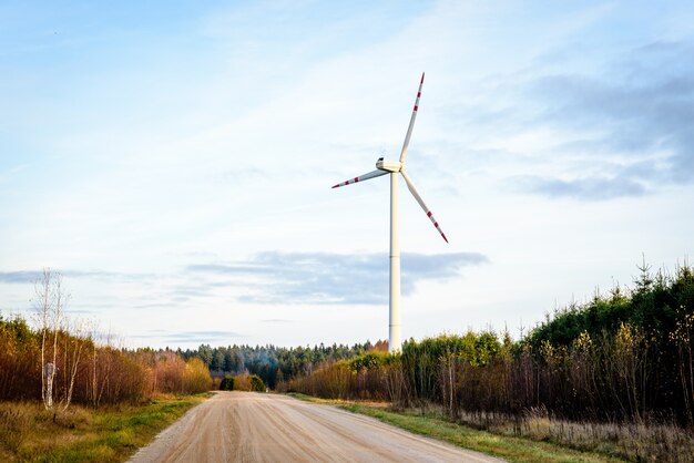 Zdjęcie turbina wiatrowa na energię elektryczną na polu