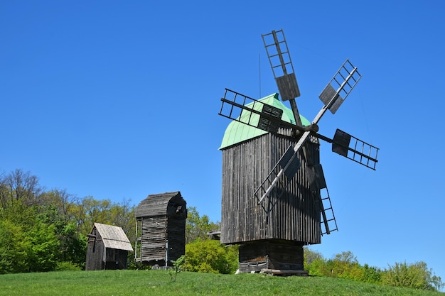 Zdjęcie turbina wiatrowa na polu