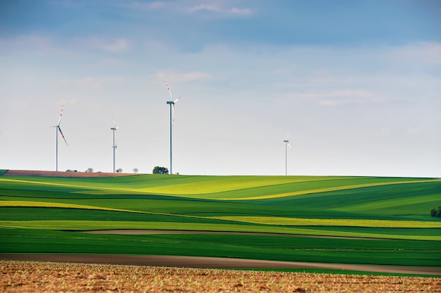 Turbiny Wiatrowe Wytwarzające Energię Elektryczną