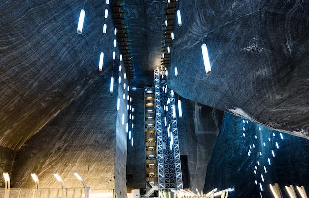 Turda, rumunia, ogromna kopalnia soli i muzeum podziemne, jezioro