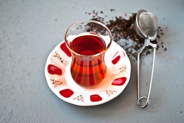 Turecka herbata w tradycyjnym szkle