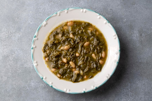 Turecka Kara Lahana corbasi - zupa z czarnej kapusty lub jarmużu.
