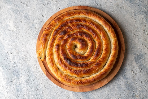 Turecki Tepsi Boregi, Okrągły Borek, Ciasto na tacce (turecka nazwa; rulo Borek)