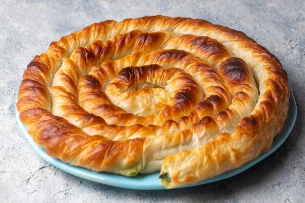 Turecki Tepsi Boregi Round Borek Tray ciasto tureckie nazwa rulo borek ispanakli borek