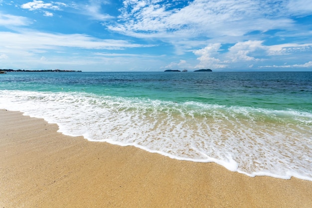 Turkusowa woda w Kota Kinabalu Beach Sabah Borneo Malezja