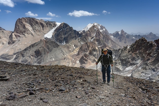 Turyści w górach Tadżykistanu Fan Mountains