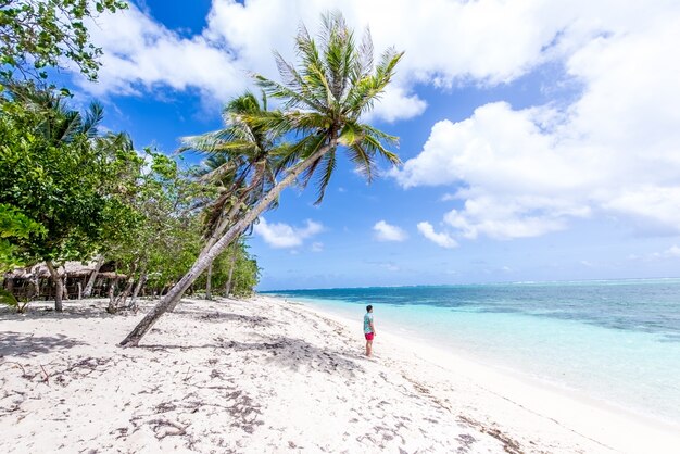 Turysta Na Tropikalnej Plaży Na Filipinach