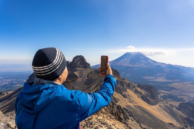 Turysta Robi Selfie Przez Smartfon