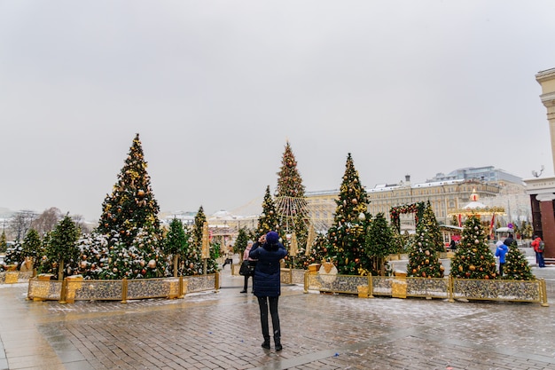 Turysta Sfotografuje świąteczny Plac