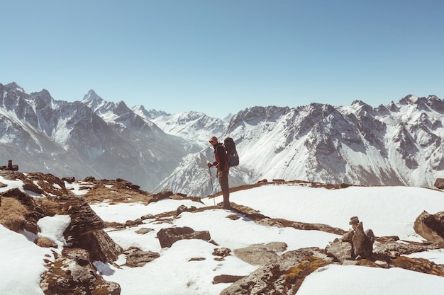 Turysta W Górach Himalajach. Nepal