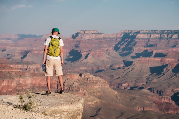 Turysta z plecakiem w Grand Canyon