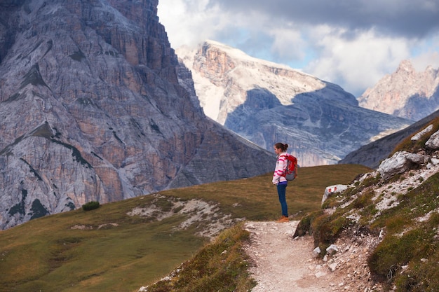 Turystyczna Dziewczyna W Dolomitach