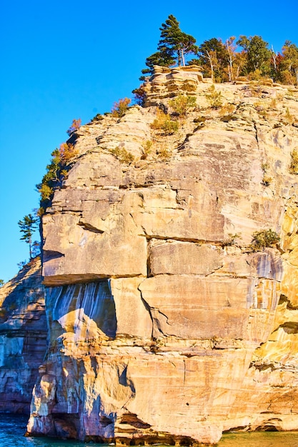 Twarz w ścianie klifu Pictured Rocks w Parku Narodowym w Michigan
