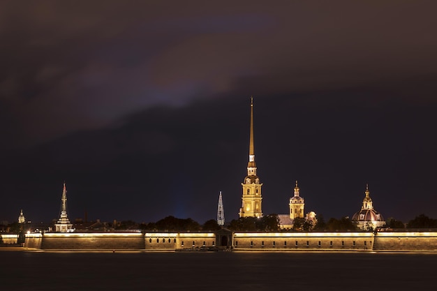 Twierdza Piotra i Pawła nocą, Sankt Petersburg, Rosja