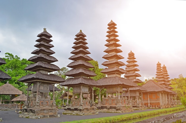 Typowa starożytna architektura wyspy Bali, Indonezja.