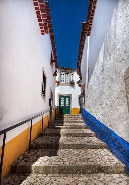 Typowa Ulica Obidos, średniowiecznego Miasta Warownego W Portugalii