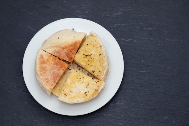 Typowy portugalski chleb Madeira Bolo do Caco