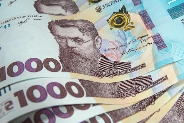 Tysiąc banknotów hrywny ukraińskiej z bliska