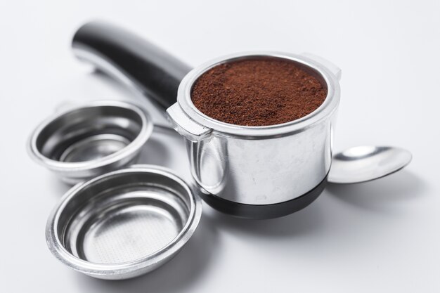 Uchwyt na espresso i wymienne filtry do kawy. Róg z ekspresu do kawy