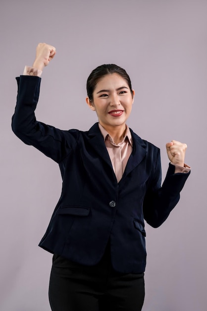 Ufny młody azjatycki bizneswoman robi gestowi ręki Entuzjastyczny