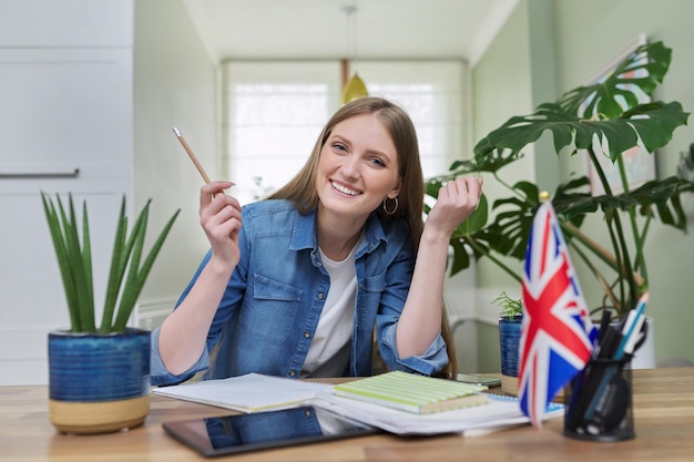 Uk Nauka Angielskiego Online Studentka Zdalnie Patrząca Na Kamerę Internetową