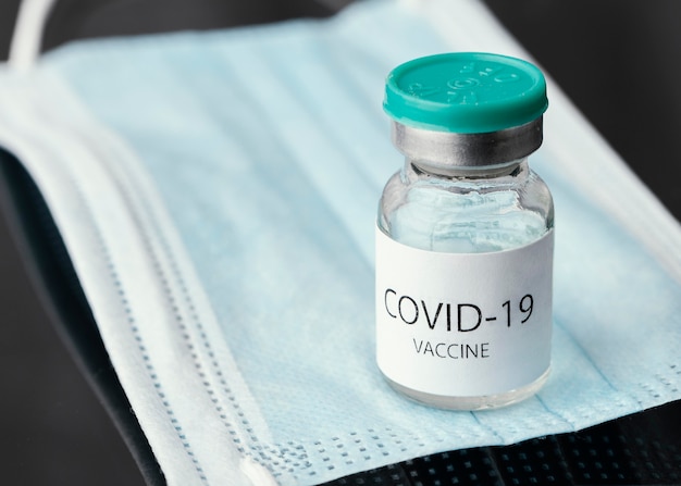 Układ butelek szczepionki przeciwko koronawirusowi