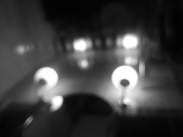 Zdjęcie ukośne czarno-białe oświetlenie lampy bokeh backgroundhd