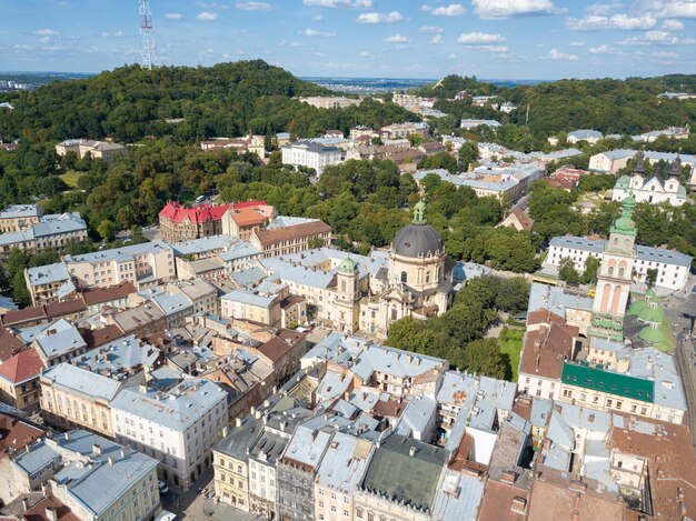 Ukraina Lwów centrum miasta stara architektura zdjęcie drona widok z lotu ptaka