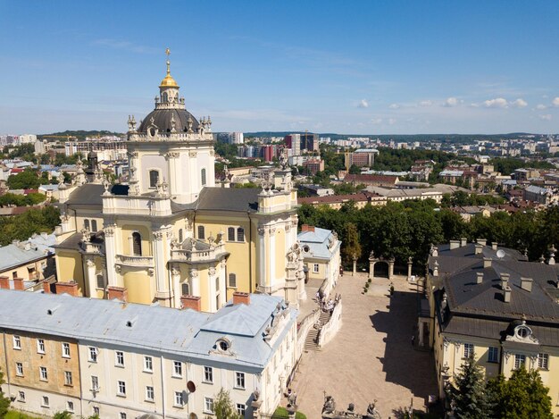 Ukraina Lwów centrum miasta stara architektura zdjęcie drona widok z lotu ptaka