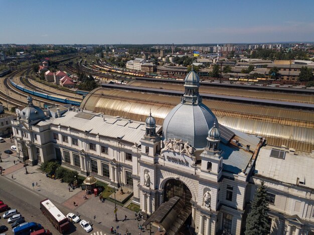 Ukraina Lwów centrum miasta stara architektura zdjęcie drona widok z lotu ptaka