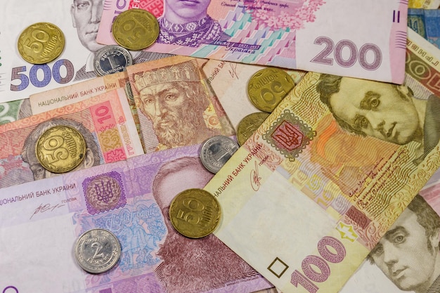 Ukraińska waluta Tło różnych banknotów i monet hrywna ukraińska