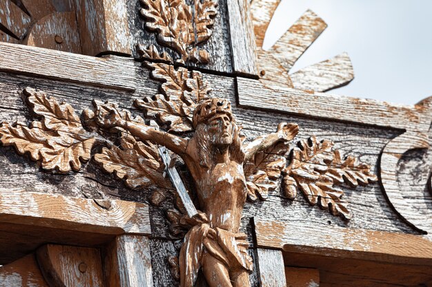 Ukrzyżowanie Chrystusa I Duża Liczba Krzyży Na Górze Krzyży. Góra Krzyży Jest Unikalnym Zabytkiem Historii I Religijnej Sztuki Ludowej W Szawlach Na Litwie.