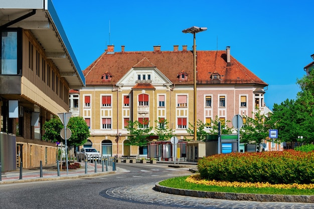 Zdjęcie ulica na starym mieście w mariborze, dolna styria, w słowenii